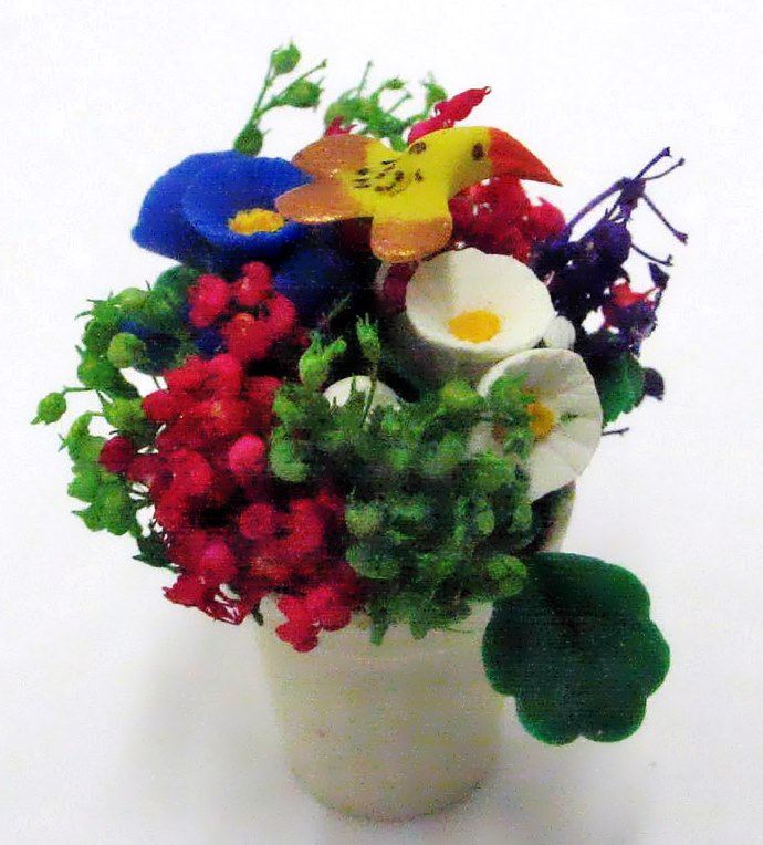 Blumenampel mit bunten Frühlingsblumen Puppenhaus Dekoration Miniatur 1:12 