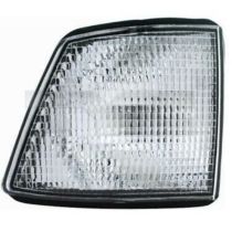 NEU + Blinker / Blinklicht / Blinkleuchte BMW 7 / E32 / weiß ( 9.87 - 8.94 ) 82199404392 63171374012