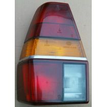 Rücklicht / Rückleuchte / Heckleuchte VW Passat 32B / Variant / L / RFL mit Chrom Streifen - 9.80 - 8.88 - geb