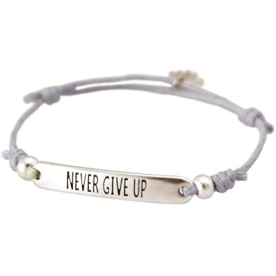 GEMSHINE Damen Knotenarmband mit Gravur NEVER GIVE UP in Silber | 11613113drops/gem